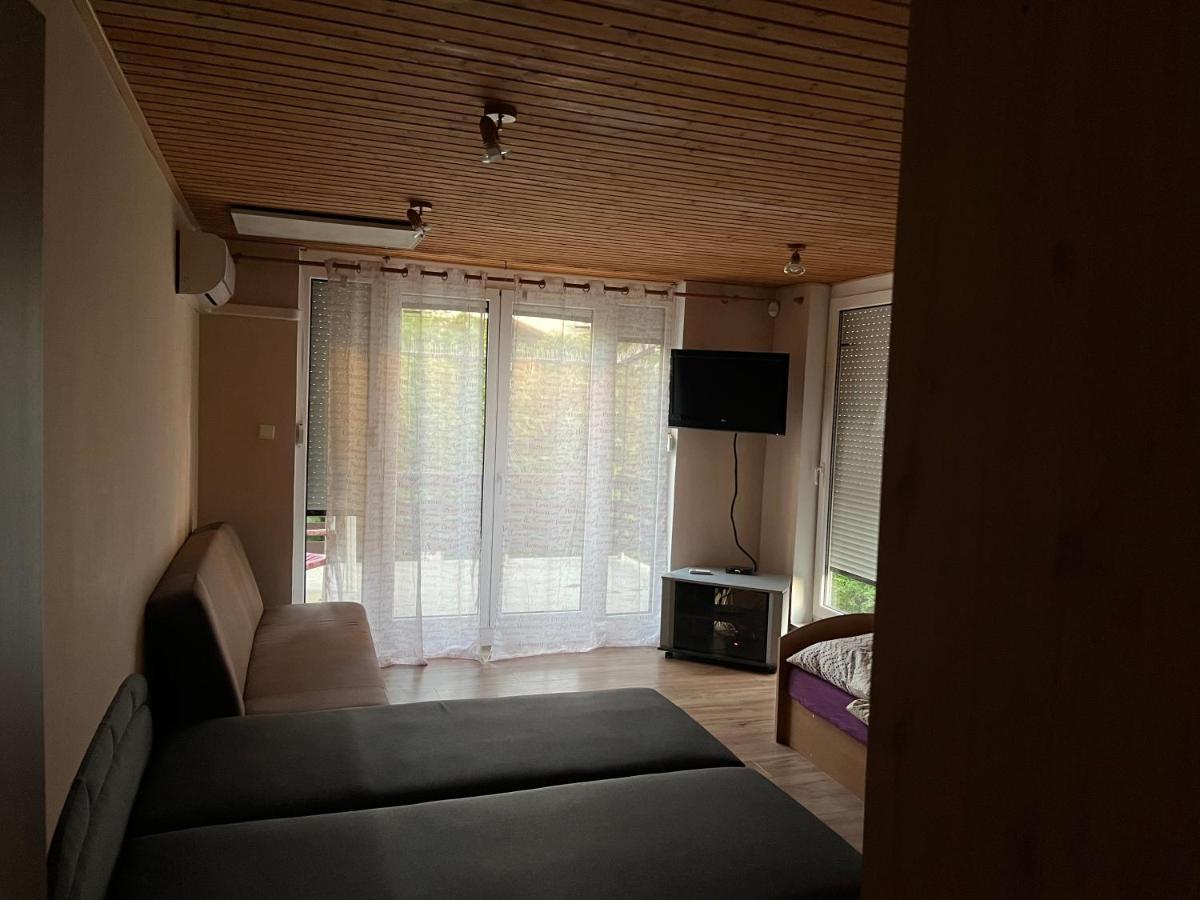 Apartment Jane Senec Exterior foto